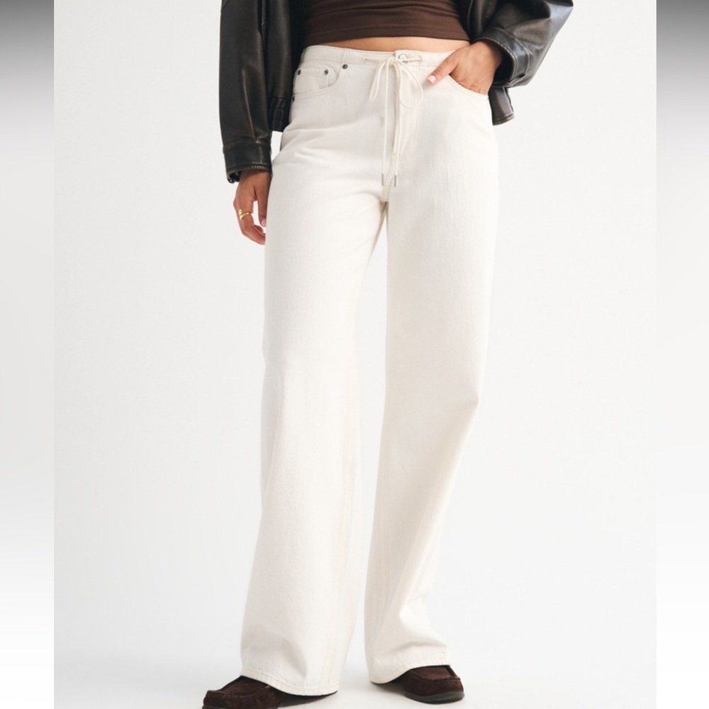 NWT Abercrombie Ulta Loose Low Rise Jeans!